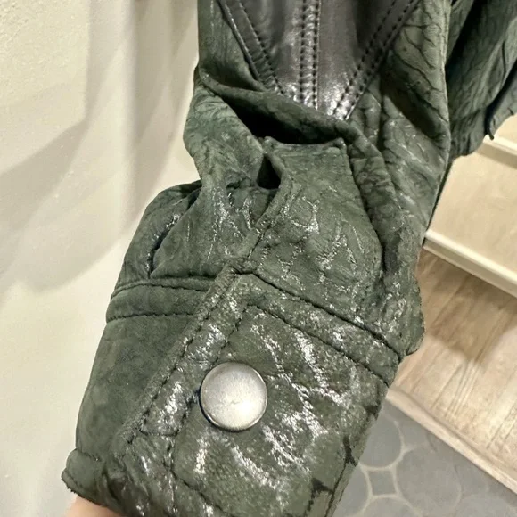 Andrew Marc Black Leather Jacket Size Large - Picture 4 of 16